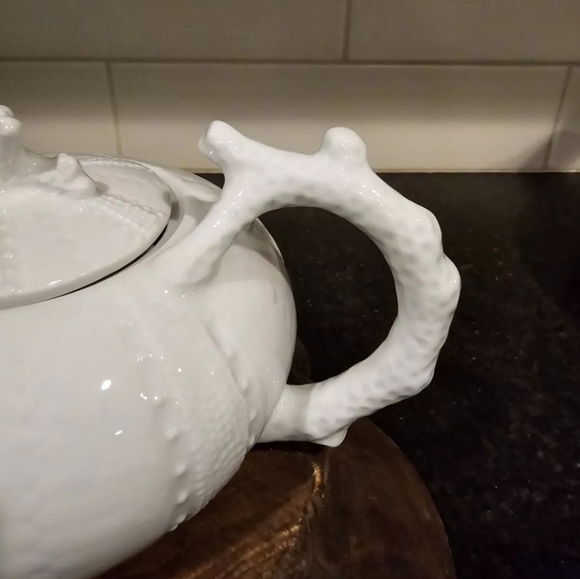 Vintage paris royal solid white teapot with coral shaped handle and lid - Picture 5 of 10